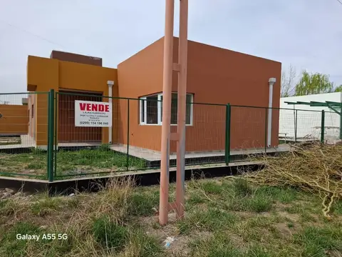 FERNANDEZ ORO VENDE CASA A ESTRENAR 3 DORMIT "LOS SAUCES"