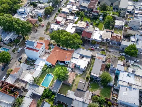 Casa en Venta con 3 cocheras