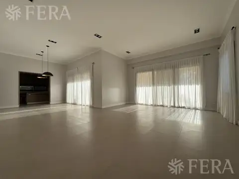 Casa 4 ambientes con 4 baños