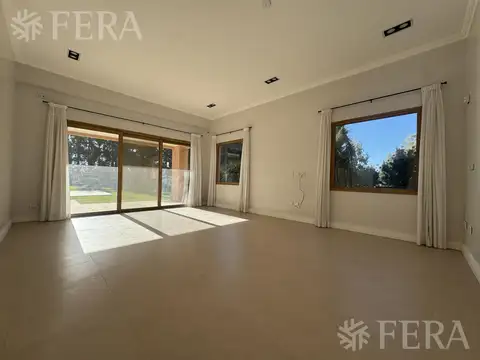 Casa en Venta en Club Miralagos, USD 349.000