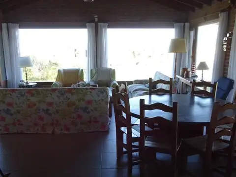 Casa en Alquiler - Zona Lasalle / REF: 8995