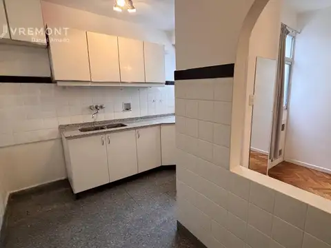 Departamento de 3 ambientes en venta en Recoleta con baulera, toilette y baño completo