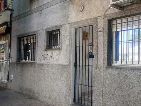 Departamento tipo casa en venta en Ramos Mejia Sur Centro