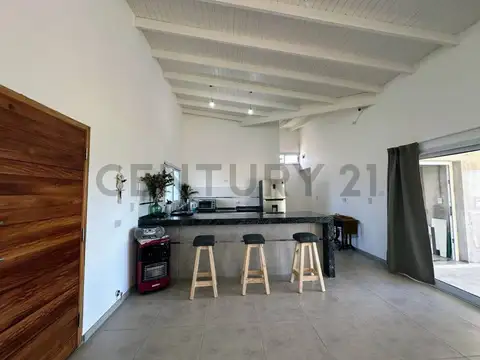 Casa 3 ambientes con 2 baños