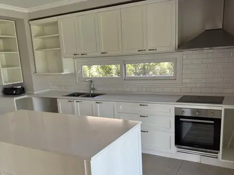 Casa 5 ambientes con 3 baños