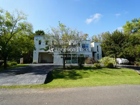 Casa en venta 5 ambientes en Santa Ana