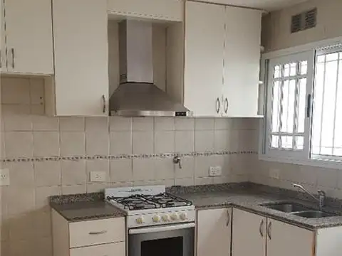 Casa en Alquiler con 1 cochera