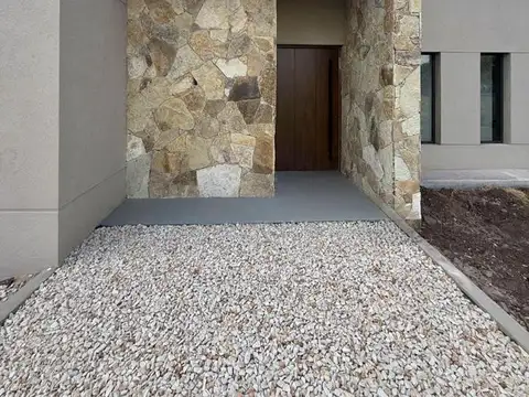 Casa en Venta en Countries y Barrios Cerrados en Lujan, USD 310.000
