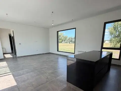 Casa 4 ambientes con 3 baños
