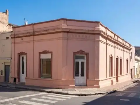 Excelente Oportunidad Comercial a mts del Clinicas