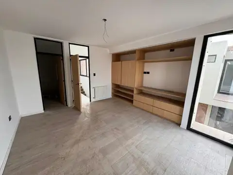 Casa 4 ambientes con 3 baños