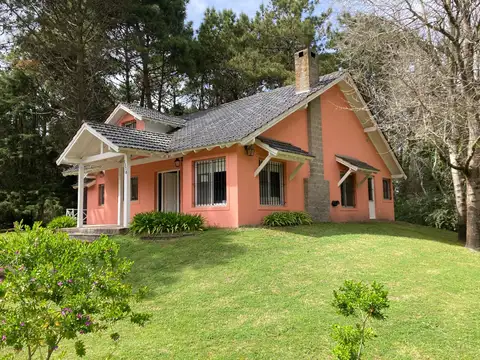 Muy linda casa para 10 personas cerca del golf
