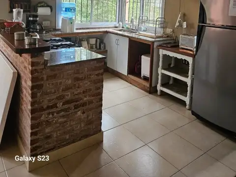 Casa 5 ambientes con 3 baños
