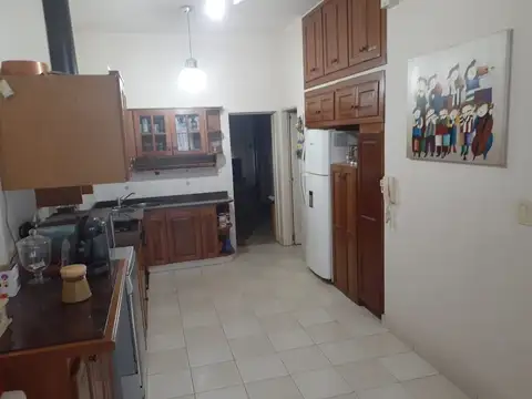 Casa en Alquiler con 3 cocheras