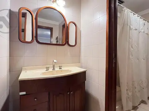 Casa 6 ambientes con 4 baños