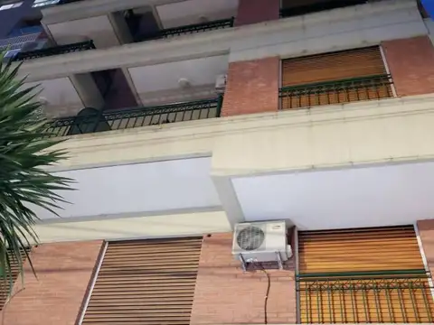 Cochera techada fija en edificio en alquiler