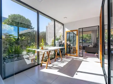 Casa en Venta con 3 cocheras