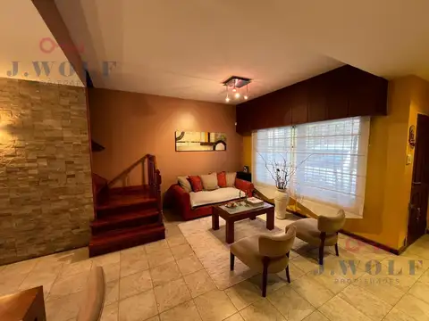 Casa 4 ambientes con 2 baños