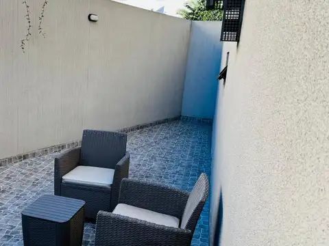 Pje Francia 1100, Piso PB