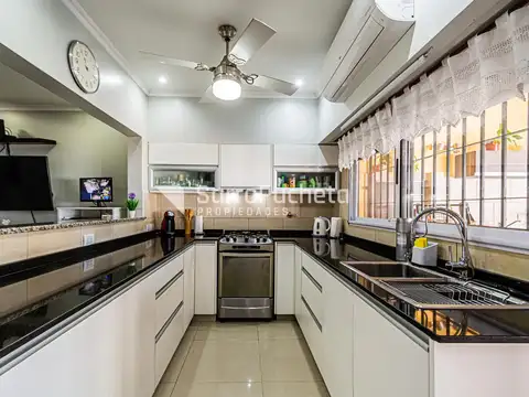Casa 3 ambientes con 2 baños