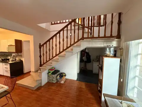 CASA 4 DORMITORIOS BARRIO PUEYRREDON