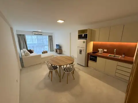 Hermoso Departamento Monoambiente Dividido, Refaccionado a Nuevo. Excelente Ubicación