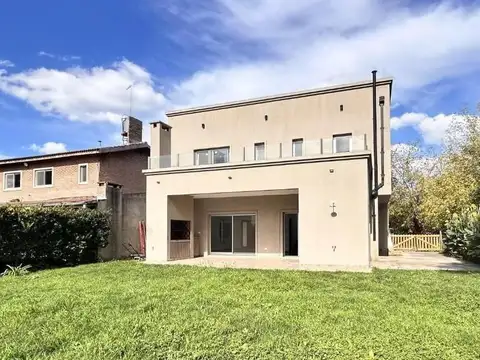 Casa en Alquiler de 3 dormitorios