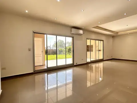 Casa en ALQUILER por 12 meses en Las Orquídeas moderna y super luminosa