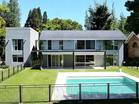 Venta casa 6 ambientes moderna en Carmel CC Pilar
