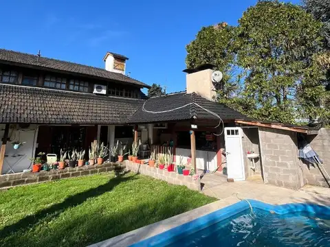 Casa en Venta con 3 cocheras