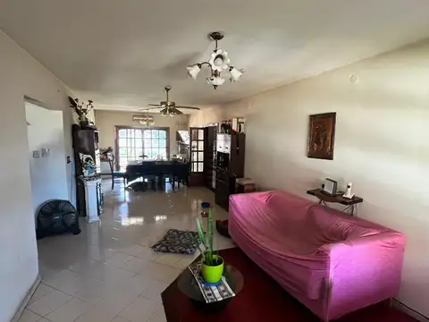 Casa en Venta con 3 cocheras