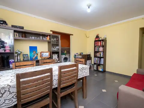 Casa en B. Favaloro 3 dormitorios, Cochera y Patio