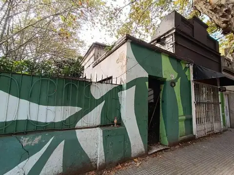 Casa en venta - 4 Dormitorios 1 Baño - Local - 201Mts2 - Ciudadela