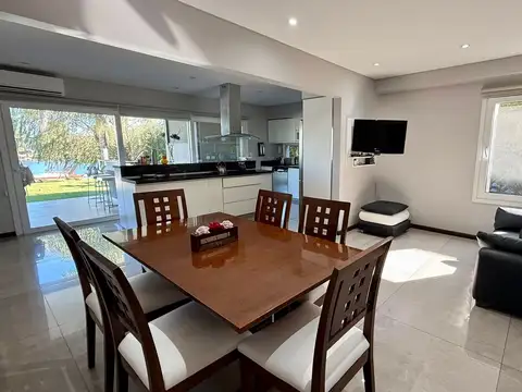Casa 7 ambientes con 6 baños