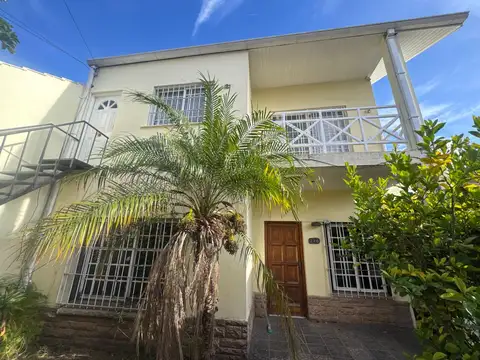 Casa 5 ambientes con 3 baños