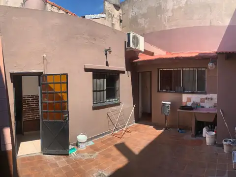 Amplio y luminoso PH de 90mts2 cub c/ PATIO, TERRAZA y 2 entradas, Ideal familia gde, cerca de todo