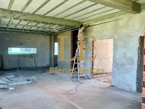 Casa en Venta con 4 cocheras