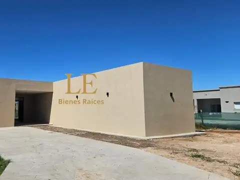 Casa en Venta con 4 cocheras