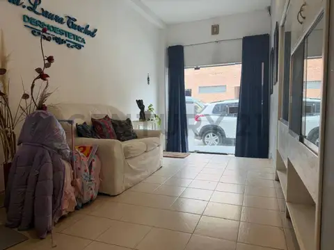 Casa 10 ambientes con 2 baños