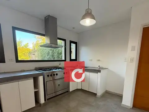Casa en Alquiler en Manuel B Gonnet, $ 1.800.000