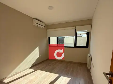 Casa en Alquiler con 1 cochera