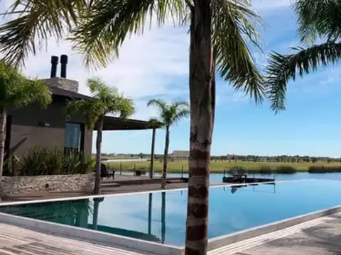 Lote al agua en Amarras Puertos del Lago ESCOBAR