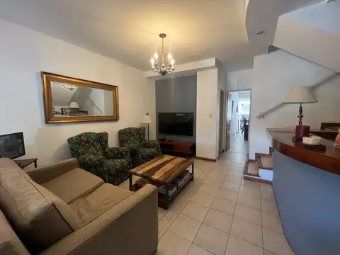 Casa 5 ambientes con 3 baños