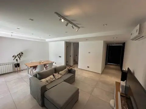 Casa 8 ambientes con 2 baños