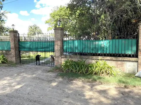 CASA QUINTA CON DOS DORMITORIOS Y PILETA - VENADO TUERTO
