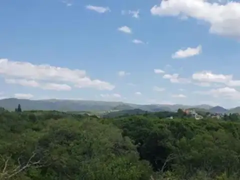 Bloque de cinco lotes sobre avenida santa fe UNQUI