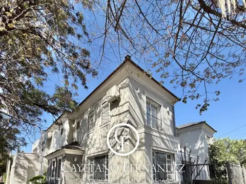 Casa en Venta con 4 cocheras