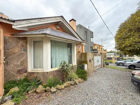 VENTA CASA MÁS 2 DEPARTAMENTOS ZONA LAGO