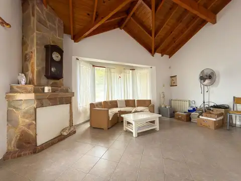 VENTA CASA MÁS 2 DEPARTAMENTOS ZONA LAGO