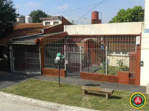 Venta - Casa estilo americano - 3 Dormitorios - Quincho -  APTO CRÉDITO BANCARIO  